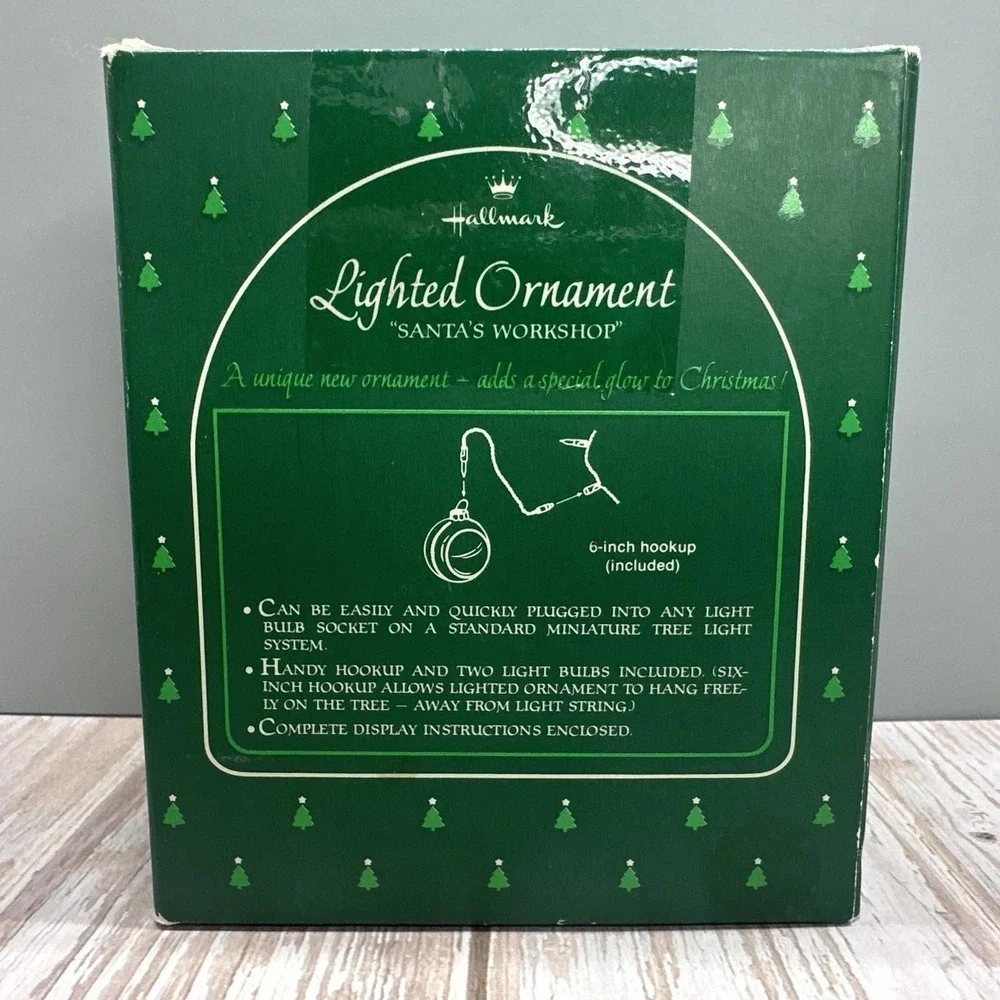 Vintage Hallmark Keepsake Ornament Lighted - Santa's Workshop -‎ 1984 with Box